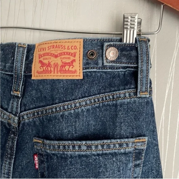 NWT Levi’s Cinch Barrel Jeans - Picture 12 of 16